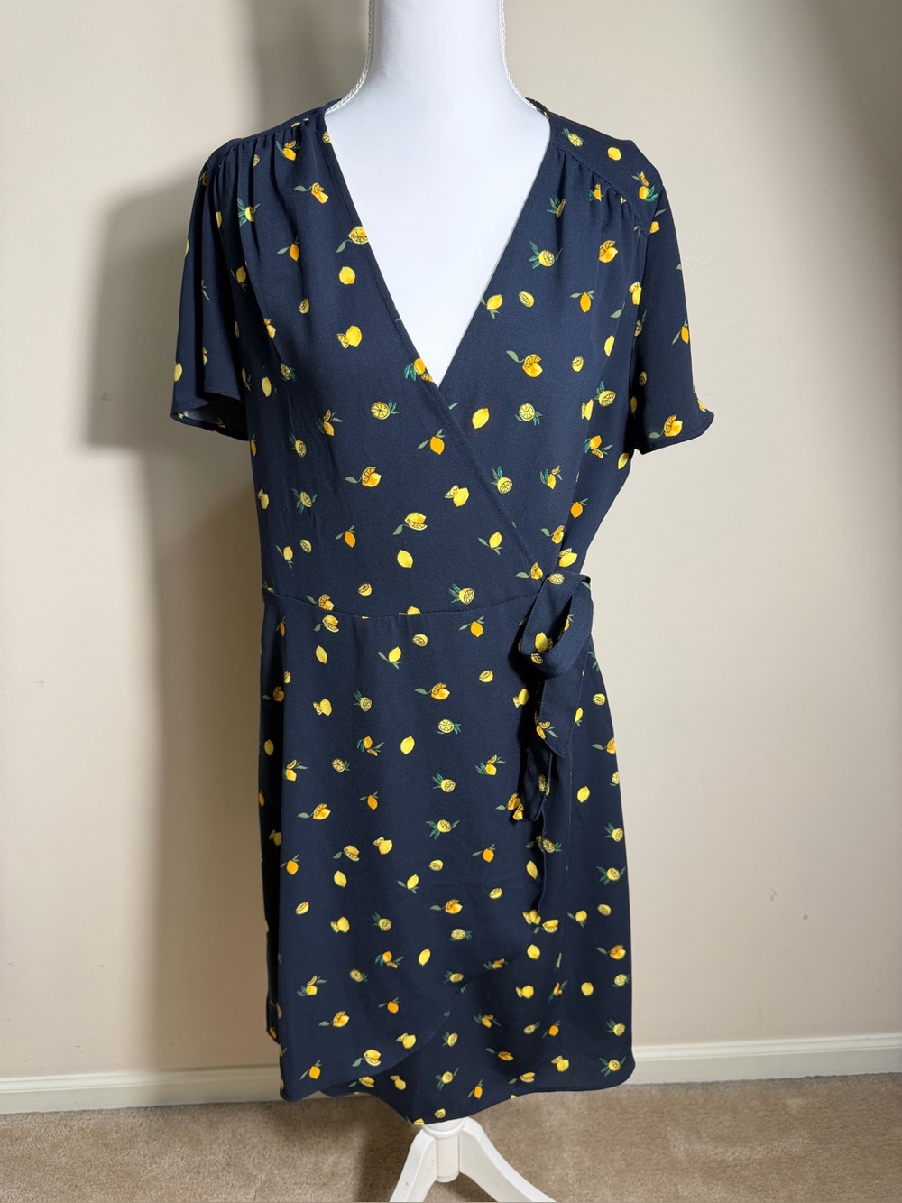 J Crew Navy Mini Drapey Twill Wrap Dress with Lemon Print Size 6 - Picture 2 of 10